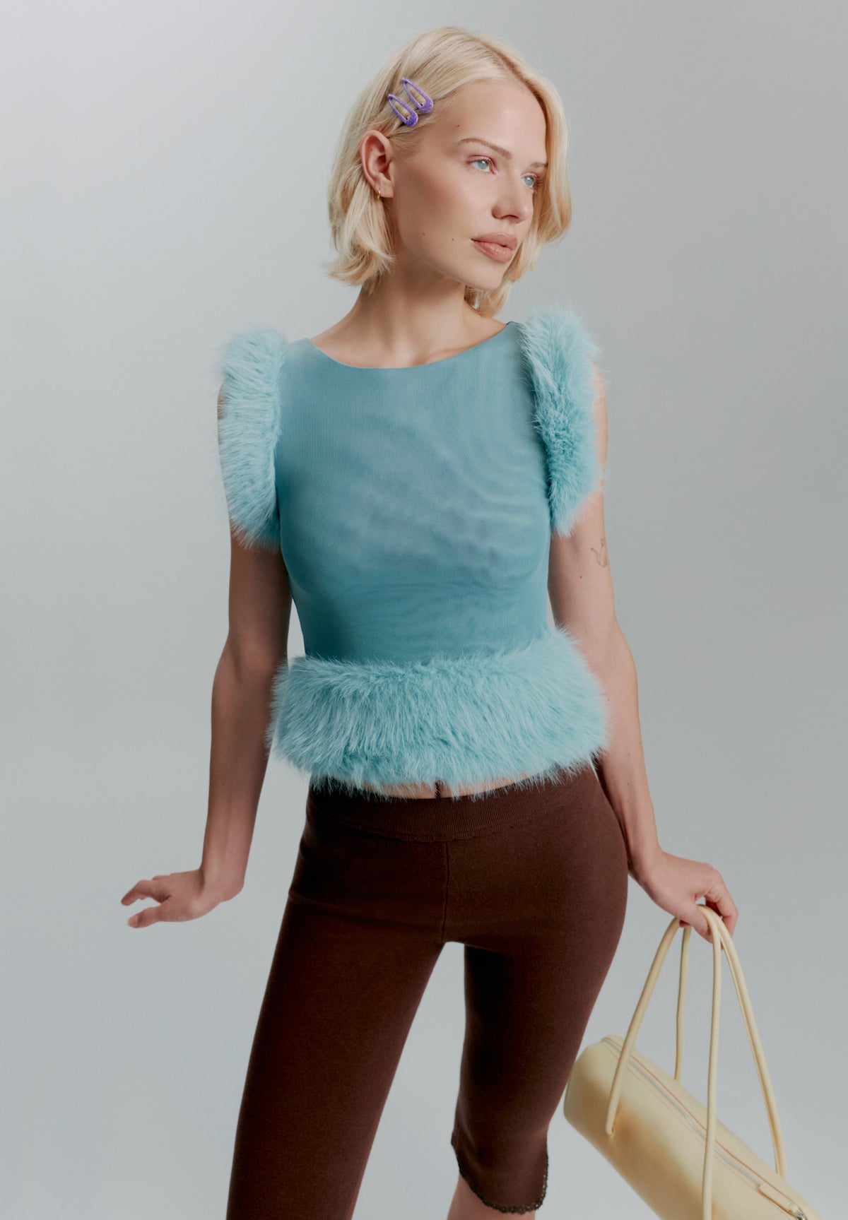 PLUSH TRIM SLEELEVESS MESH TOP