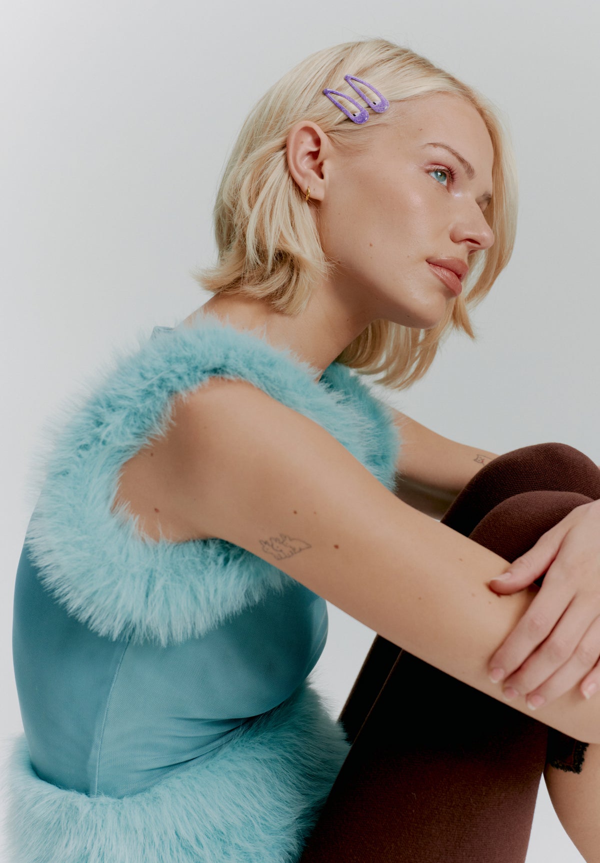 PLUSH TRIM SLEELEVESS MESH TOP